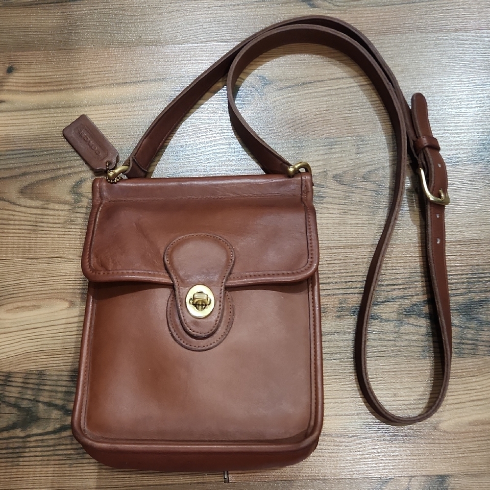 Vintage Coach 90s Leather 9930 Murphy British Tan Shoulder Strap Brass Turnlock